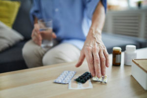 Auto medicação pode matar? Veja a opinião médica!