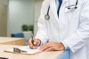 Planos de saúde em SJC para idosos: cuidados especiais na contratação